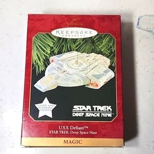 U.S.S. Defiant. STAR TREK Deep Space Nine. Vintage Hallmark Keepsake Ornament
